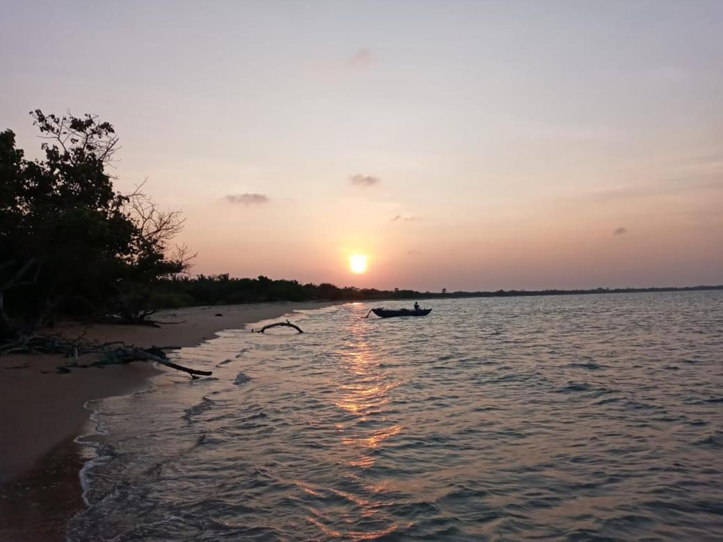 Giman Free Beach Resort Passikudah Exterior photo