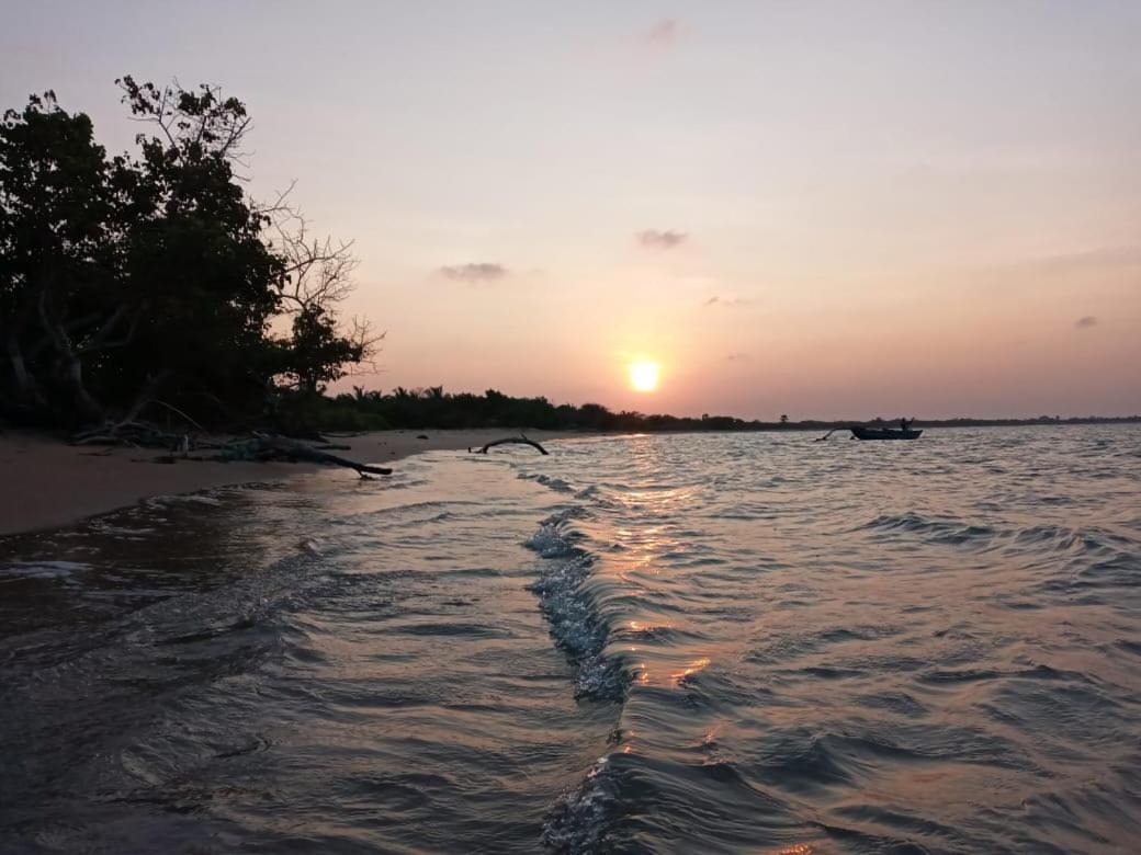 Giman Free Beach Resort Passikudah Exterior photo