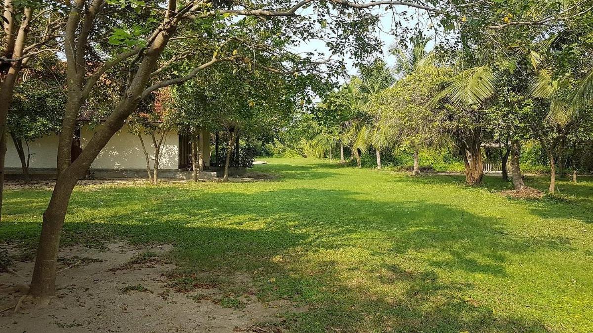 Giman Free Beach Resort Passikudah Exterior photo